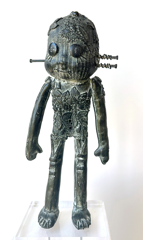 Doodle en bronce de pátina oscura, cuerpo de encaje