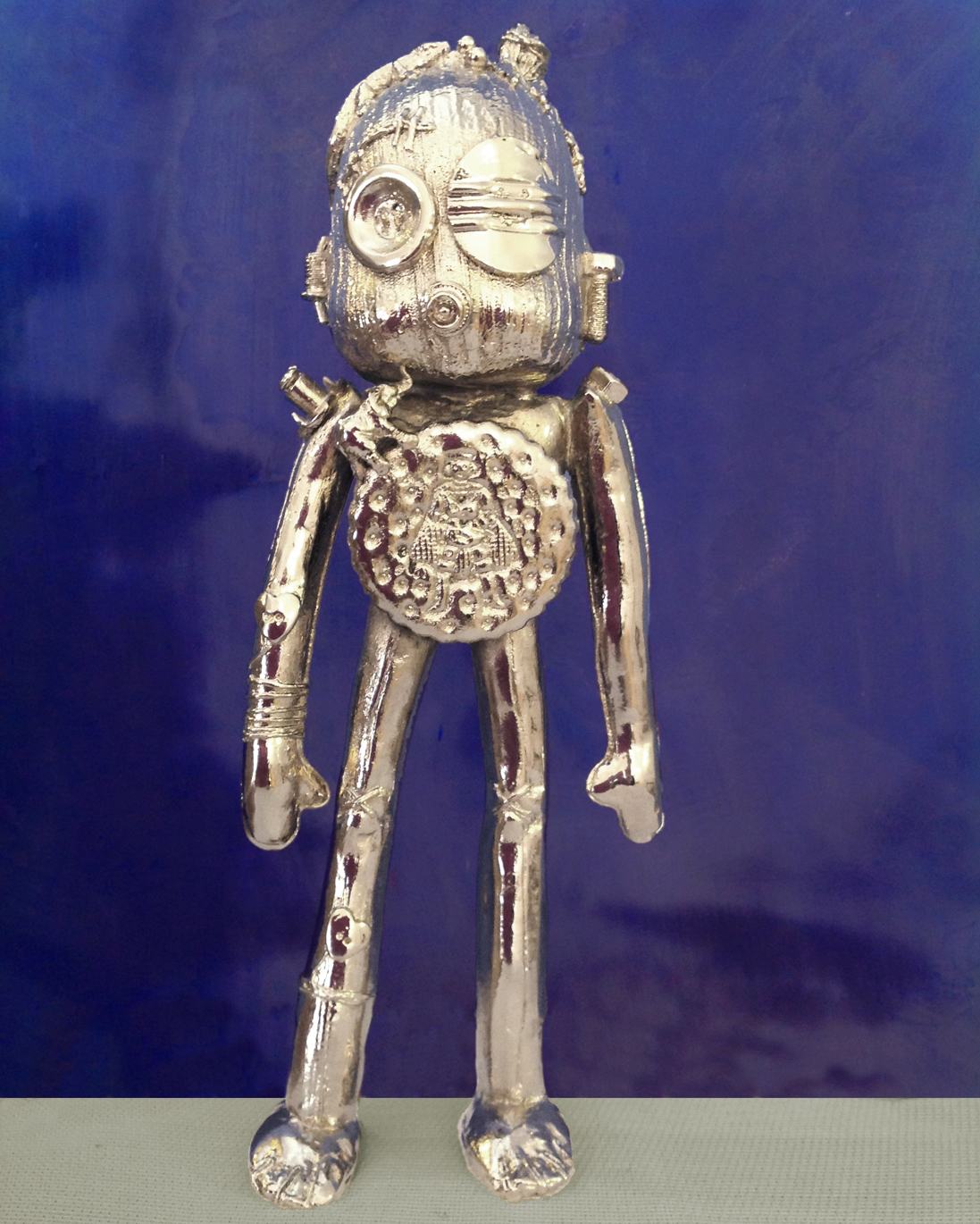 Doodle de bronce niquelado sobre fondo azul