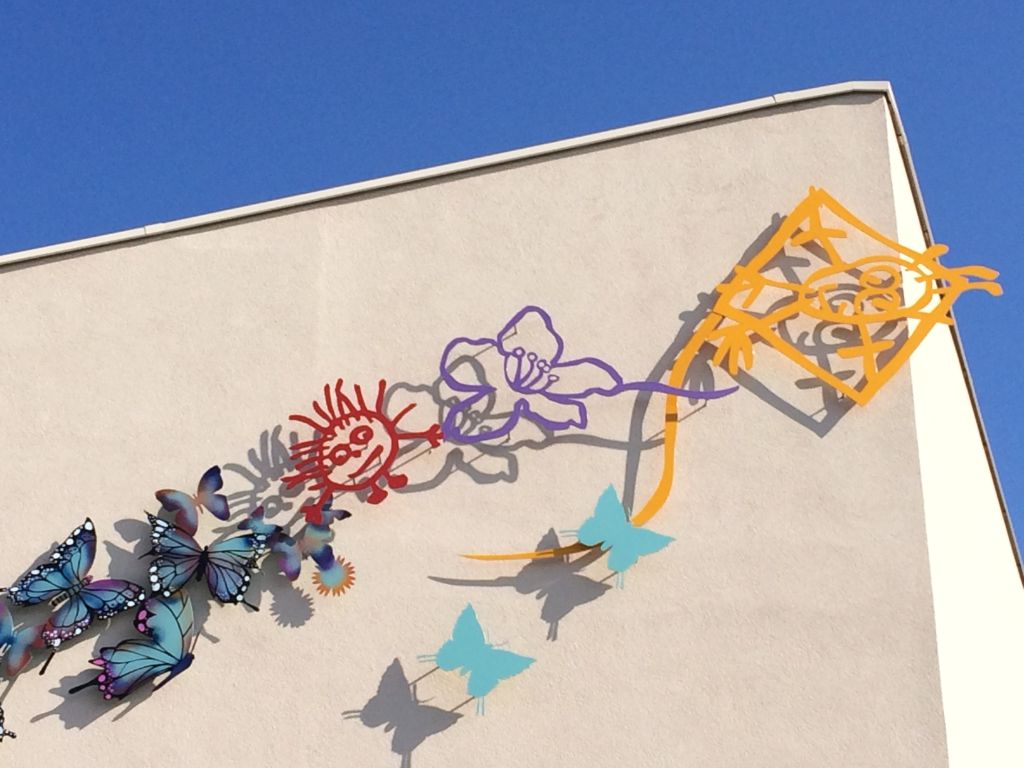 Mon École maternelle — détail, acier découpé peint